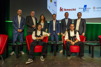 Alle Gäste auf der Bühne